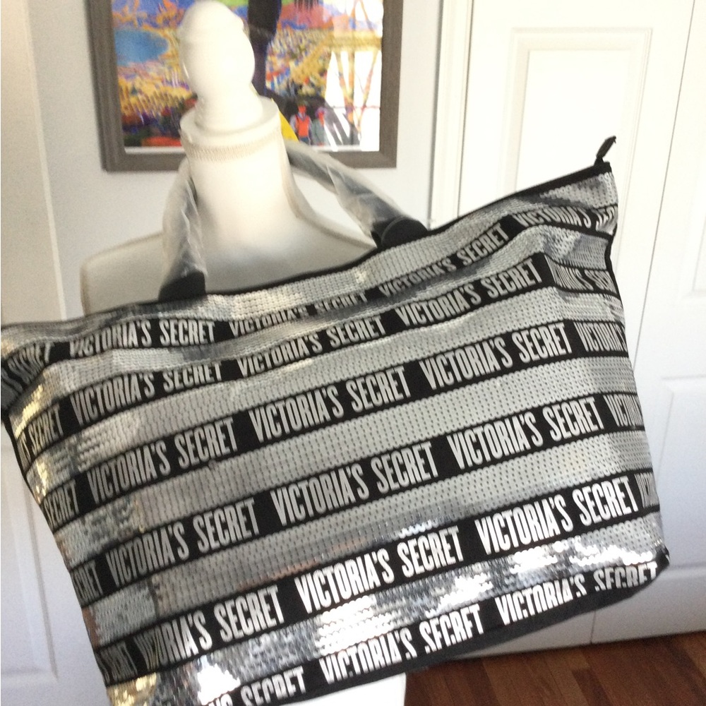 PRICE DROP! NWT Large Victoria's Secret Beach Bag & cosmetic bag - Picture 2 of 12